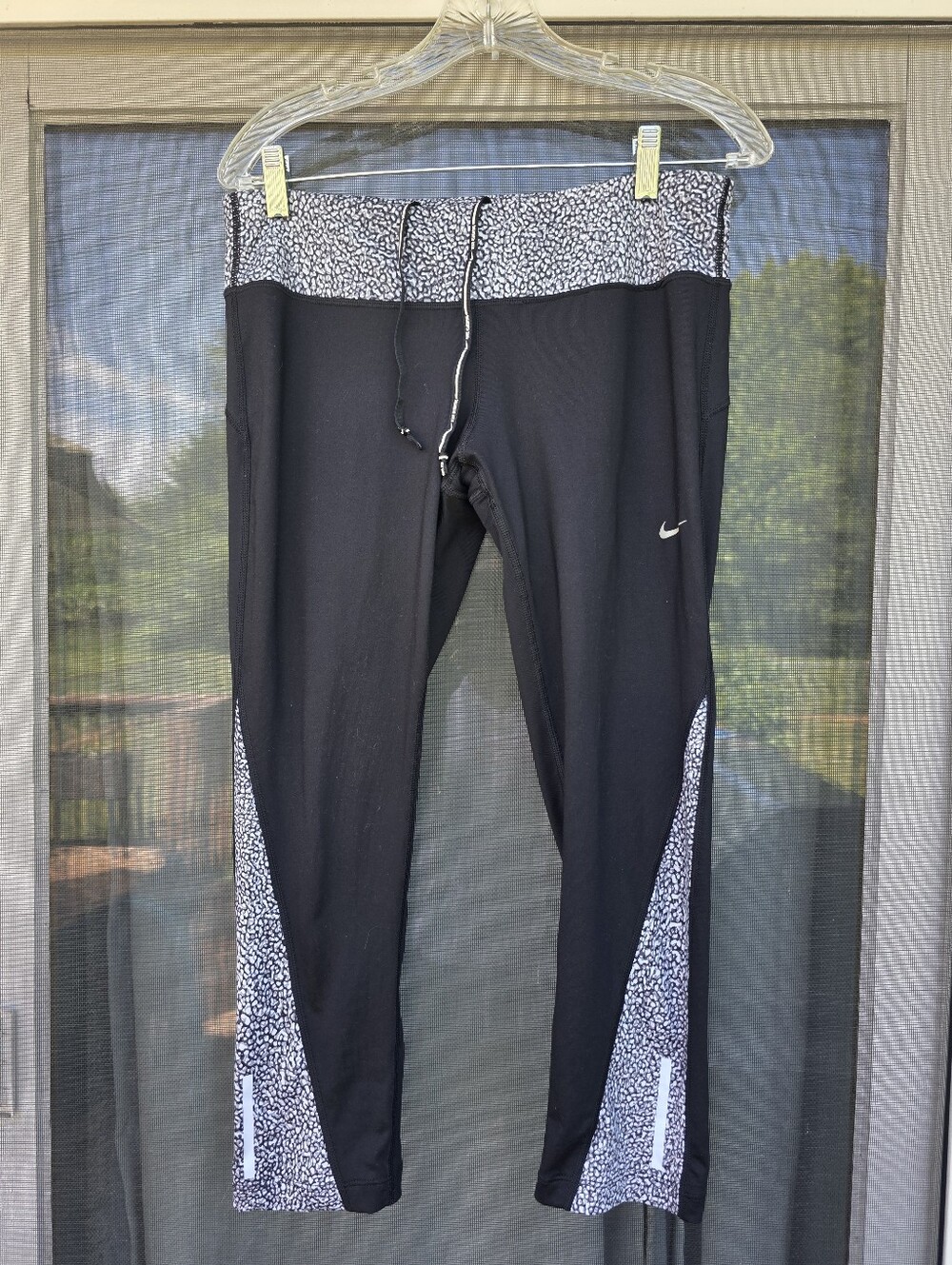 Nike Black Leggings with Speckled Waistband and Side Panels L